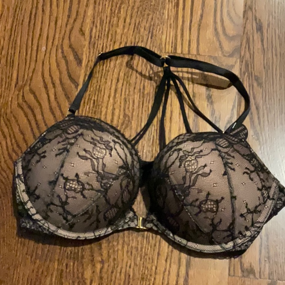 NWOT VICTORIAS SECRET BOMBSHELL LACE FRONT CLASP BRA